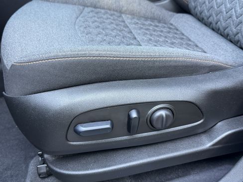 Used 2024 Chevrolet Equinox LT FWD image 6
