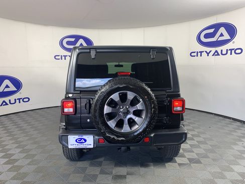 Used 2018 Jeep Wrangler Unlimited Sahara w/ Dual Top Group AWD/4WD image 4