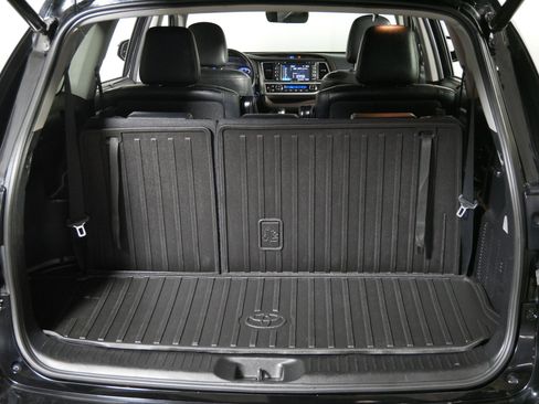 Used 2019 Toyota Highlander Limited Platinum image 18