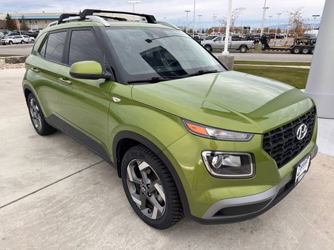 Used 2022 Hyundai Venue SEL w/ Cargo Package image 3