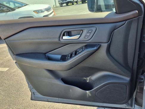 Used 2023 Nissan Rogue SL AWD/4WD image 17