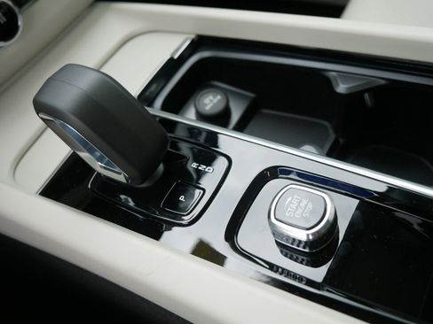 New 2025 Volvo XC60 B5 Core w/ Protection Package Premier image 9