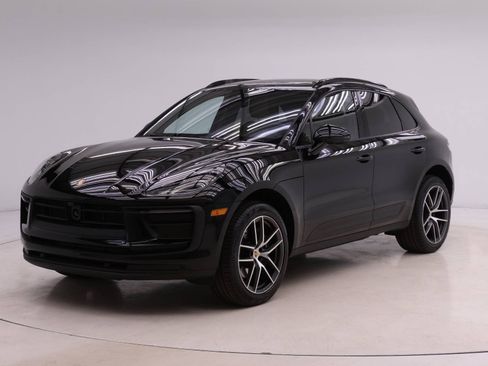 Used 2025 Porsche Macan image 1