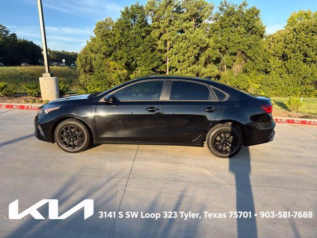 Used 2023 Kia Forte LX FWD image 5