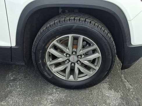 Used 2017 GMC Acadia SLE image 8