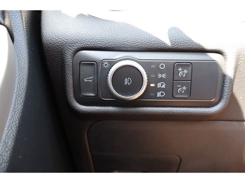Used 2022 Ford Explorer XLT w/ Equipment Group 202A RWD image 33