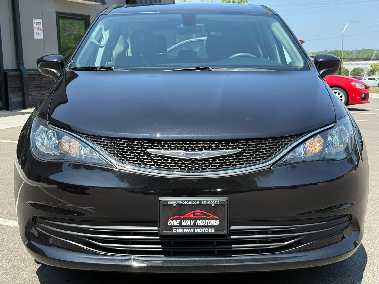 Used 2017 Chrysler Pacifica LX w/ Tire & Wheel Group FWD image 8