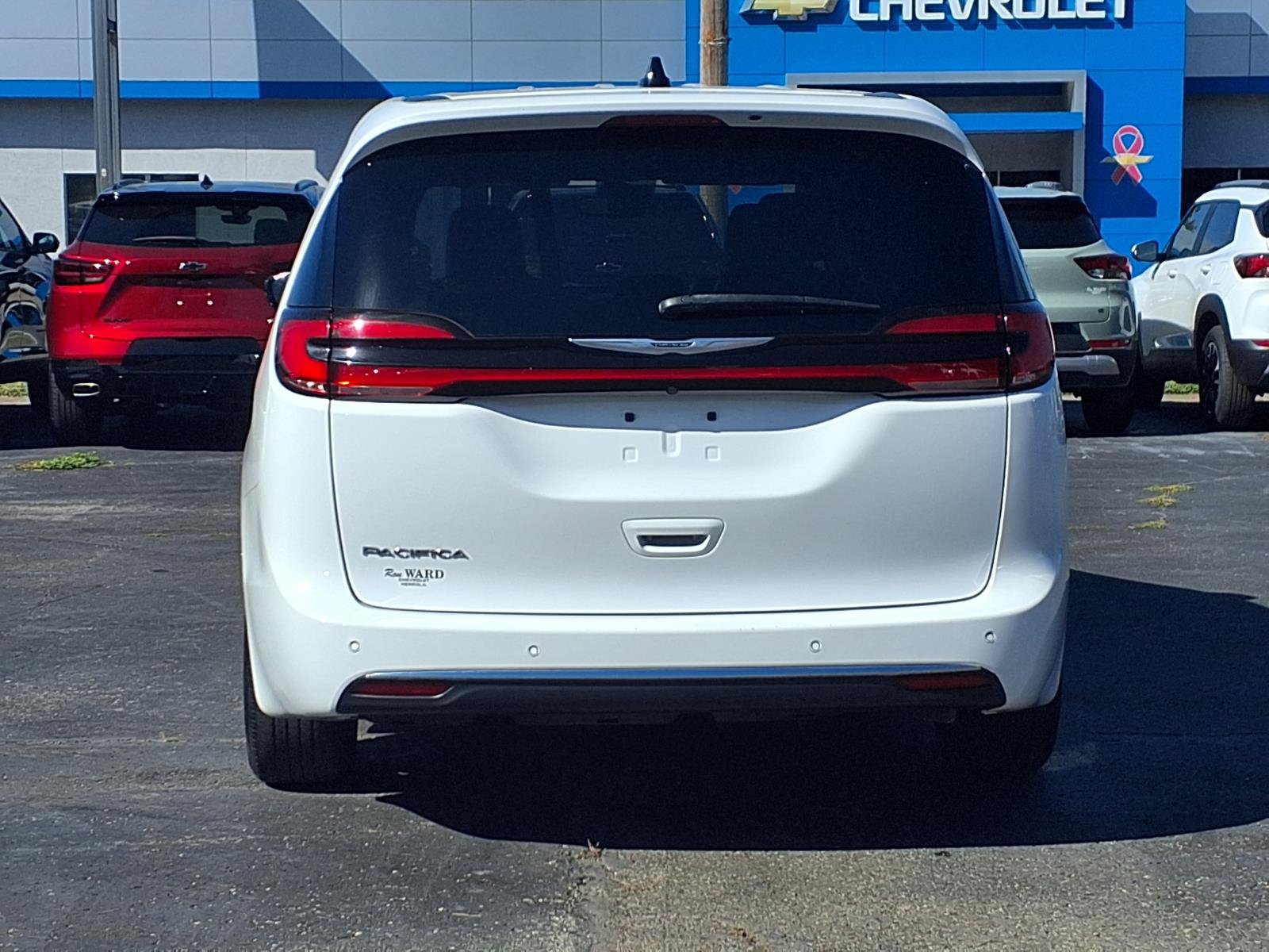 Used 2025 Chrysler Pacifica Select FWD image 23