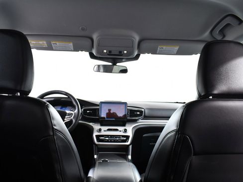 Used 2023 Ford Explorer XLT w/ Equipment Group 202A image 17