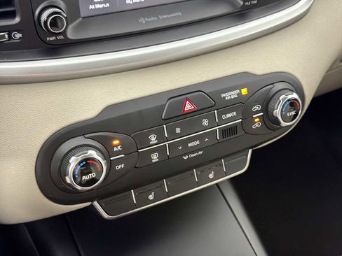 Used 2018 Kia Sorento AWD image 16