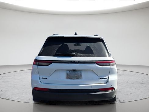 Used 2025 Jeep Grand Cherokee Limited w/ Black Appearance Package AWD/4WD image 4
