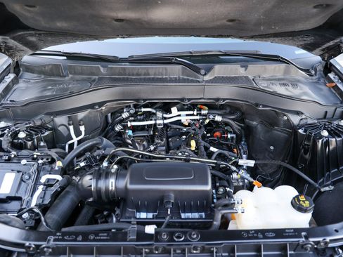 Used 2023 Ford Explorer XLT image 14