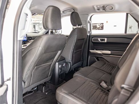 Used 2021 Ford Explorer XLT AWD/4WD image 31