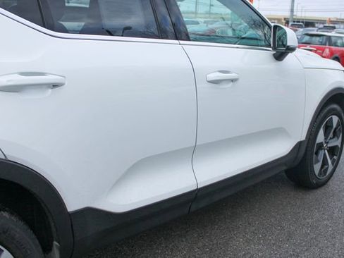 Used 2025 Volvo XC40 B5 Plus image 50
