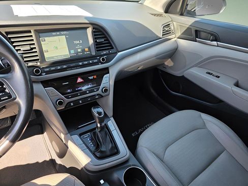 Used 2017 Hyundai Elantra Limited w/ Limited Tech Package 04 image 29