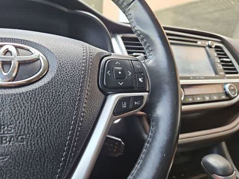 Used 2018 Toyota Highlander Limited FWD image 40