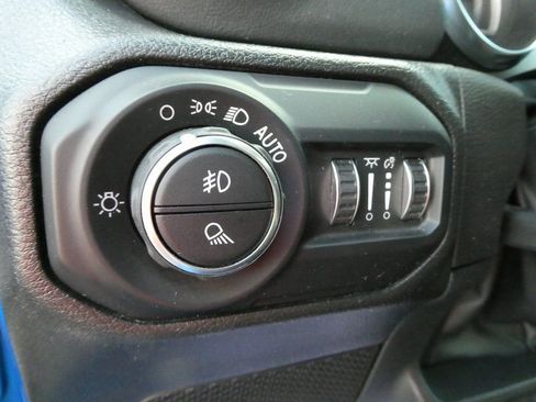 Used 2022 Jeep Gladiator Overland image 24