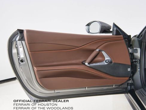 Used 2022 Ferrari 812 GTS image 21