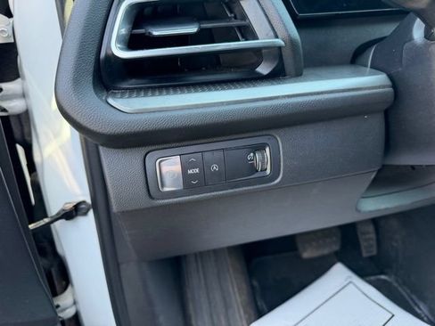 Used 2024 Chevrolet Traverse LT FWD image 21