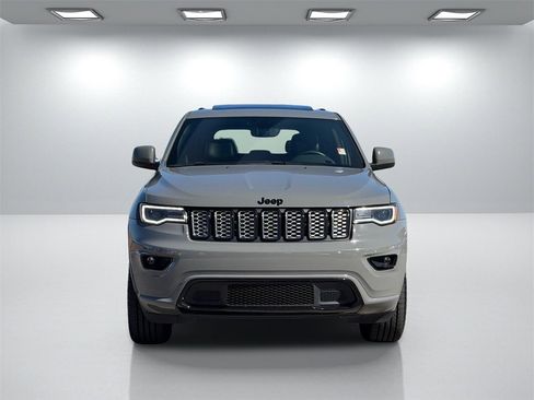 Used 2022 Jeep Grand Cherokee Laredo X image 9