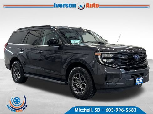 Used 2025 Ford Expedition Active AWD/4WD image 1
