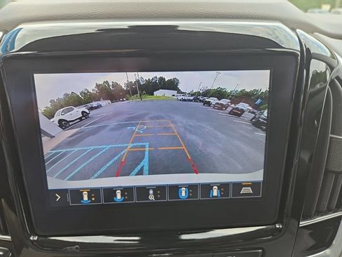 Used 2021 Chevrolet Traverse LT w/ LT Premium Package FWD image 31