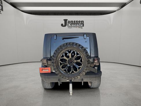Used 2009 Jeep Wrangler Unlimited Sahara w/ Mopar Leather Group AWD/4WD image 2