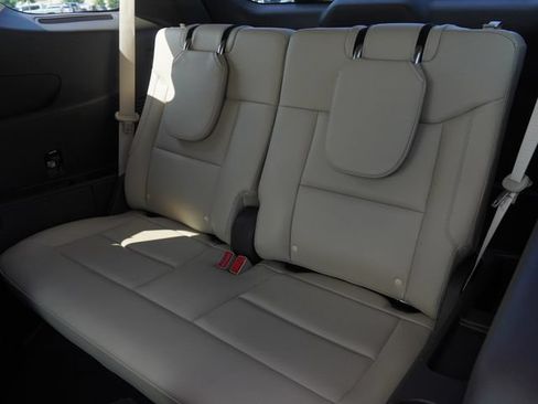 Used 2020 Ford Explorer Platinum w/ Premium Technology Package AWD/4WD image 15