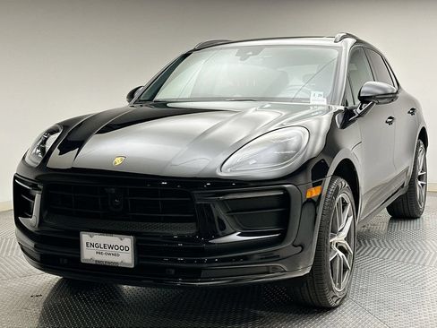 Used 2024 Porsche Macan AWD/4WD image 1