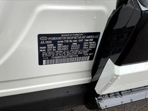 New 2026 Hyundai Ioniq 9 Limited image 8