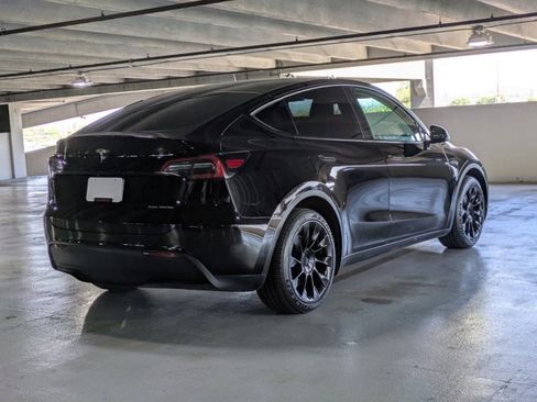 Used 2022 Tesla Model Y Long Range image 5