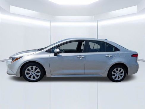 Used 2025 Toyota Corolla LE image 7