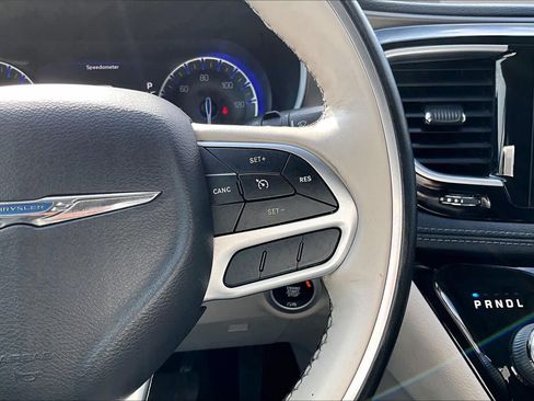 Used 2019 Chrysler Pacifica Limited FWD image 24