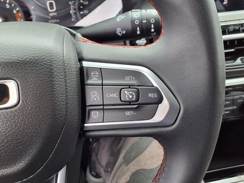 Used 2025 Jeep Compass Trailhawk AWD/4WD image 14
