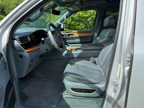 Used 2022 Jeep Grand Wagoneer Series II AWD/4WD image 11