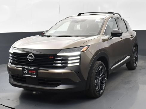 New 2026 Nissan Kicks SR w/ Illumination Package AWD/4WD image 3