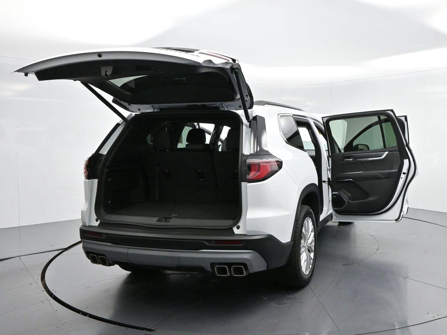 Used 2026 GMC Acadia Elevation w/ Elevation Premium Package FWD image 44