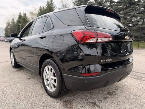 Used 2022 Chevrolet Equinox LS w/ LS Convenience Package AWD/4WD image 4