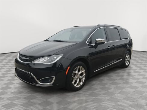 Used 2019 Chrysler Pacifica Limited image 24