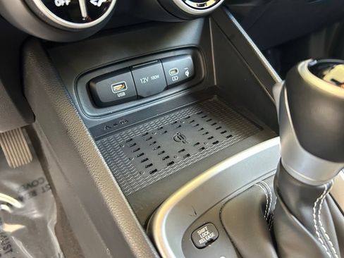 Used 2026 Hyundai Venue SEL FWD image 45