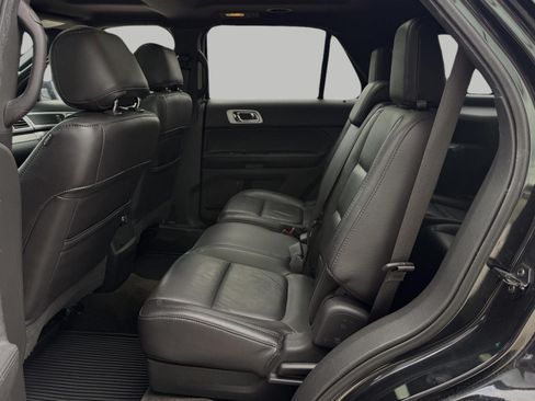 Used 2014 Ford Explorer XLT w/ Equipment Group 202A AWD/4WD image 24