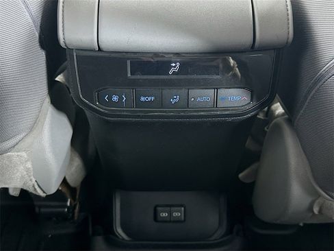Used 2022 Toyota Highlander LE image 22
