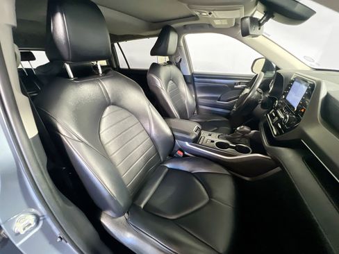 Used 2022 Toyota Highlander XLE image 31
