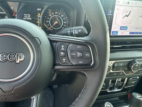 New 2026 Jeep Gladiator Sport AWD/4WD image 22