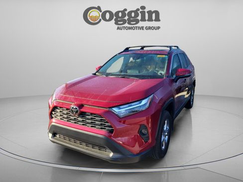 Used 2025 Toyota RAV4 XLE image 1