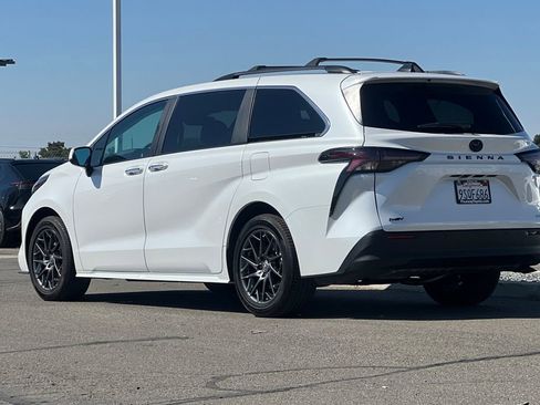 Used 2025 Toyota Sienna XLE FWD image 7