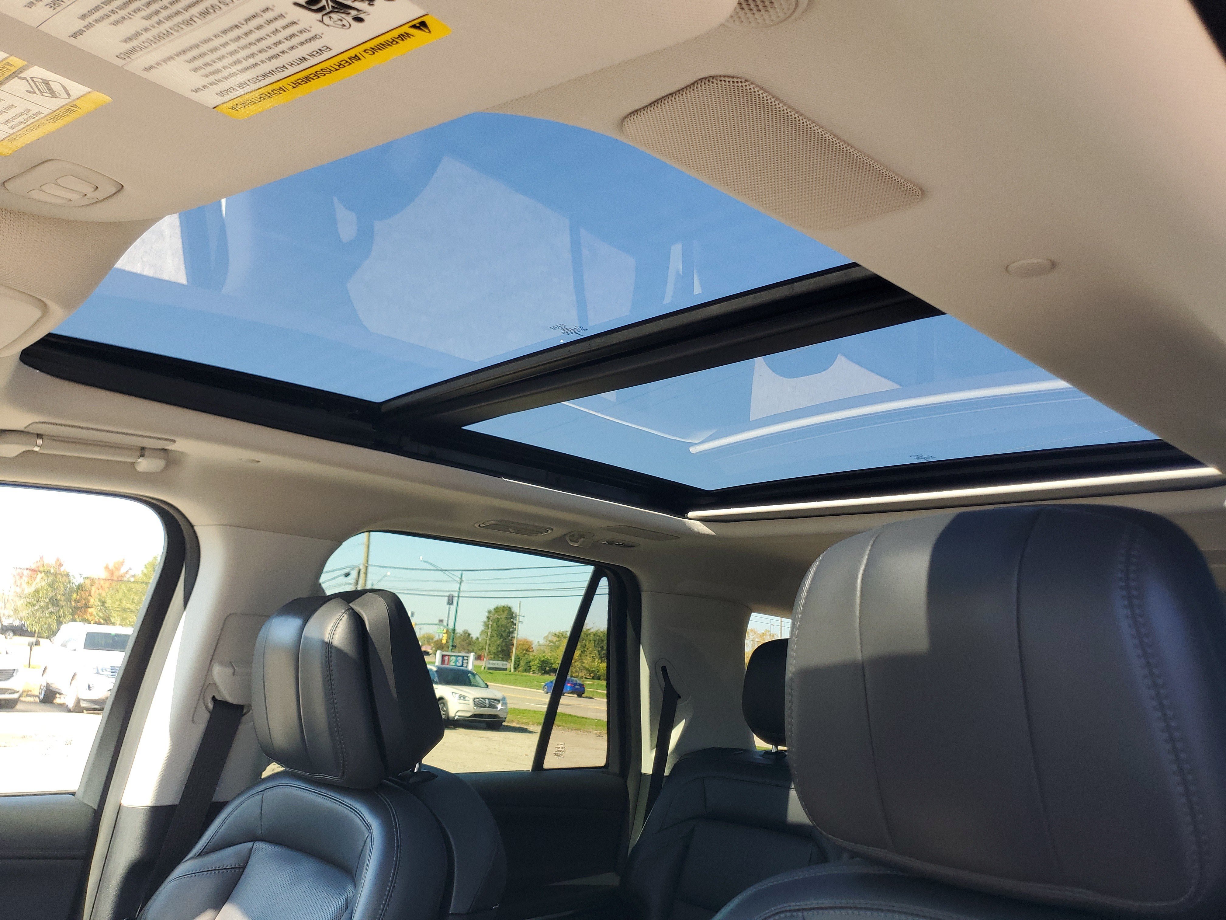 Used 2025 Lincoln Navigator L Reserve AWD/4WD image 11