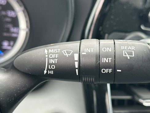 Used 2021 Toyota Highlander LE image 39