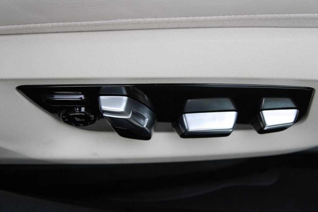 Used 2021 BMW 740i w/ M Sport Package RWD image 13