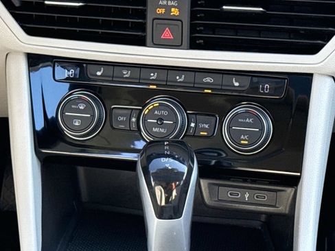 Used 2023 Volkswagen Jetta SE FWD image 16